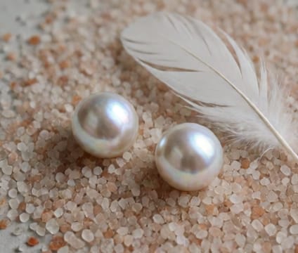 Pearl stud Earrings